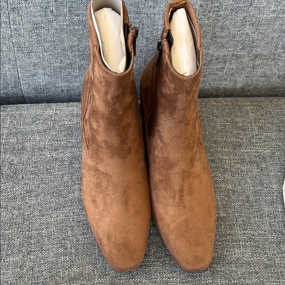 NIB Donald Pliner GAIGE Heeled Ankle Booties in Saddle - Picture 10 of 13
